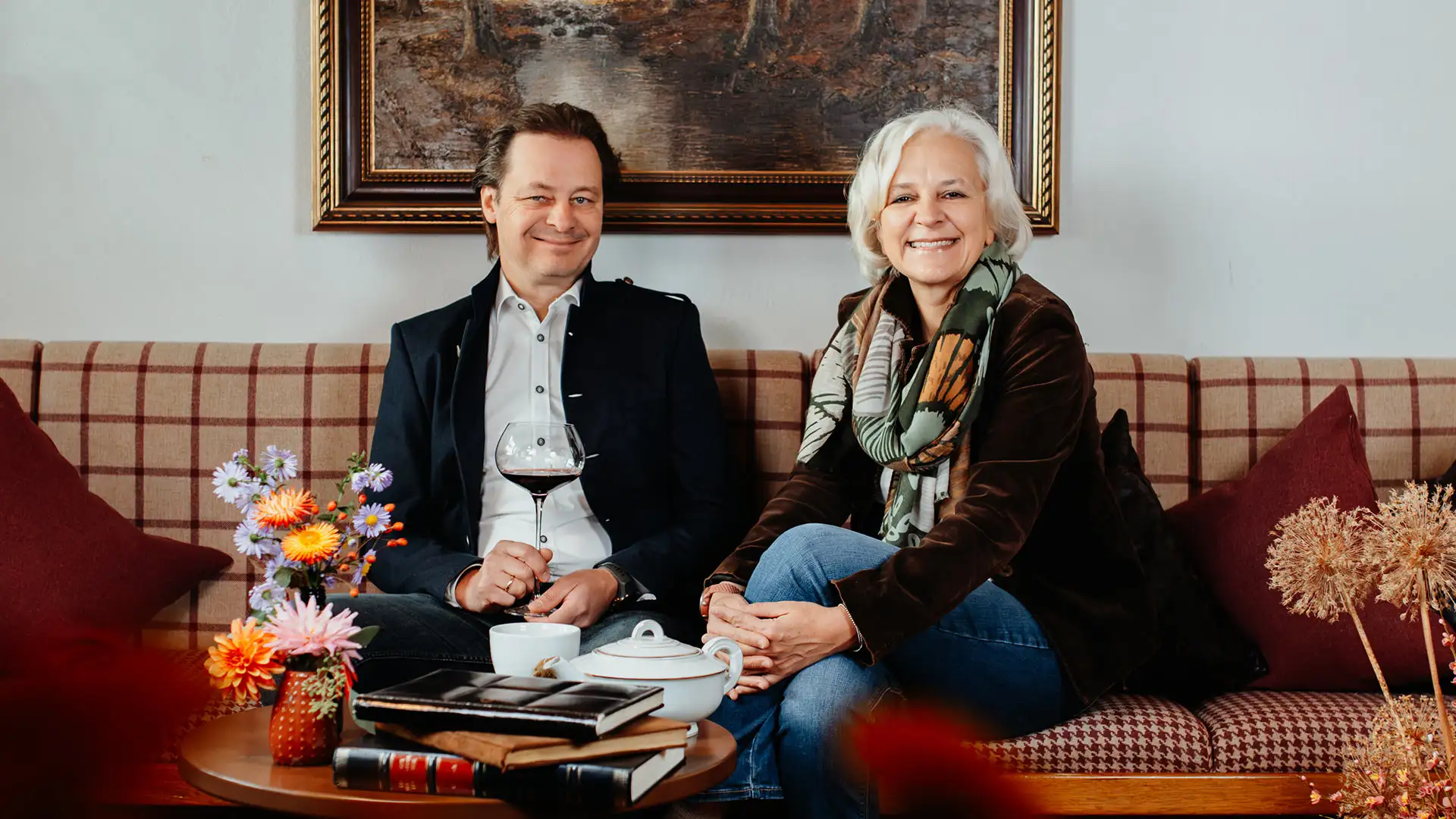 04_landhotel-lindenhof_header-gastgeber_angelika-hannes.webp